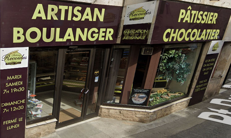 Photo de la vitrine de la boulangerie Recoule à Montbazens